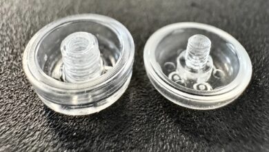 Deux demi-coques de l’implant microfluidique CAPDCM